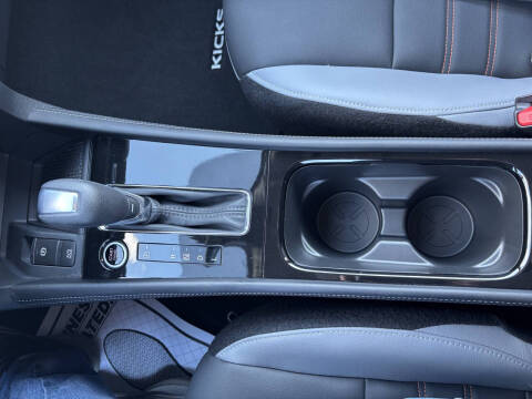 2024 Nissan Kicks SR