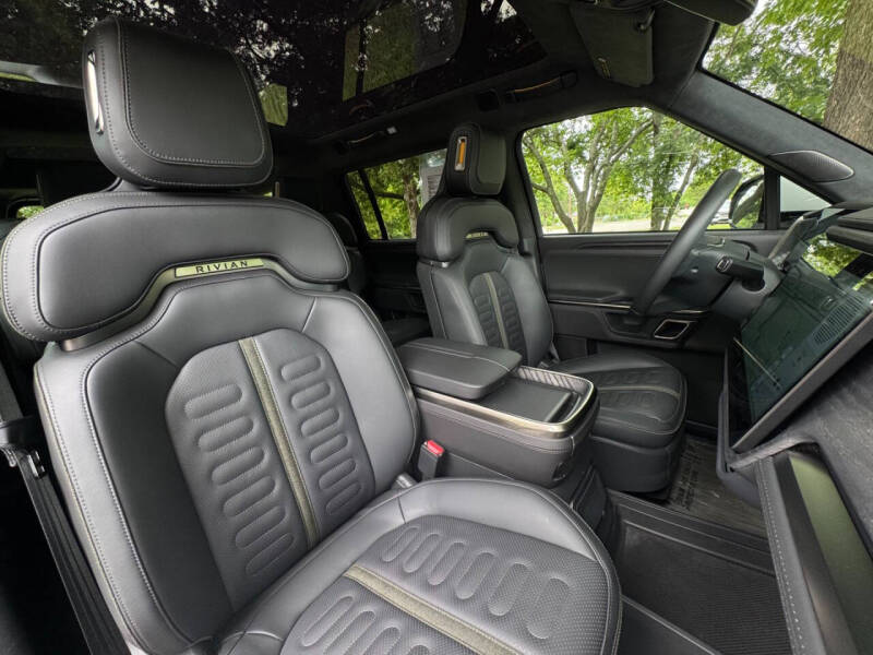 2023 Rivian R1S Adventure