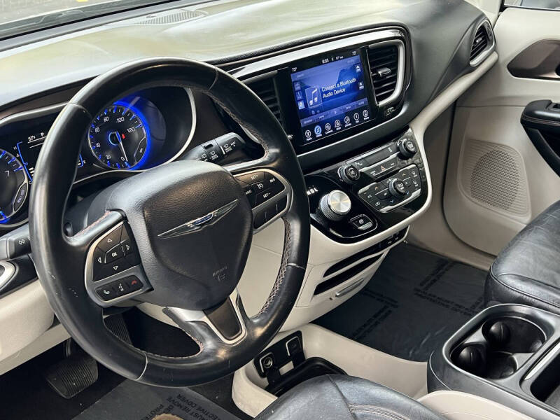 2017 Chrysler Pacifica Touring Plus