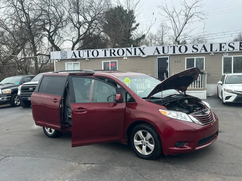 2015 Toyota Sienna LE photo 24