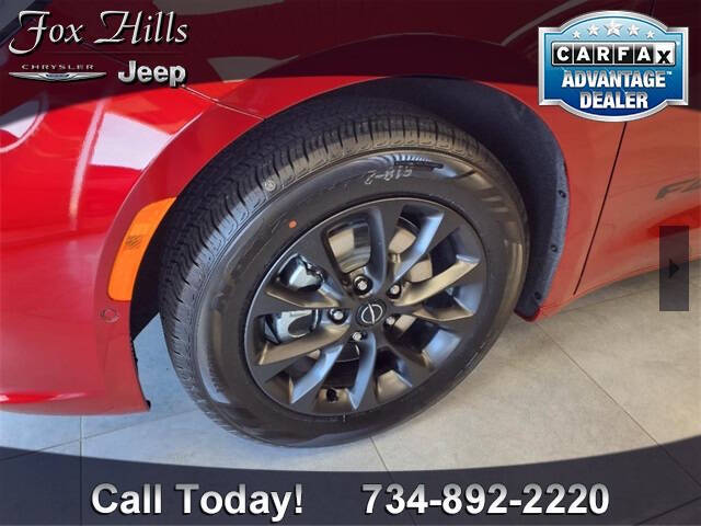 2025 Chrysler Pacifica Select