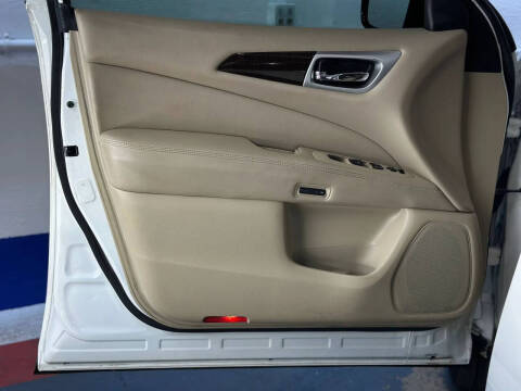 2013 Nissan Pathfinder Platinum