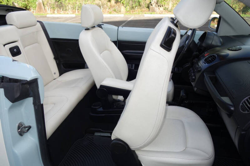 2010 Volkswagen New Beetle Convertible Final Edition