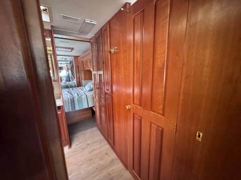 2005 Monaco Dynasty 40 Platinum II