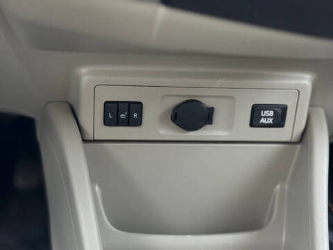 2014 Toyota Prius v Five