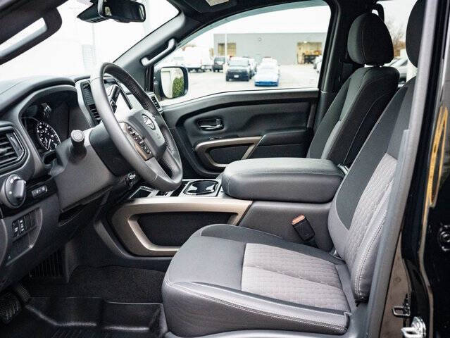 2024 Nissan Titan SV