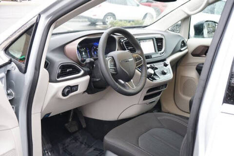 2024 Chrysler Voyager LX