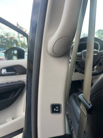 2017 Chrysler Pacifica Touring-L Plus