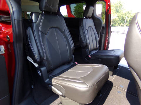 2027 Chrysler Pacifica Select