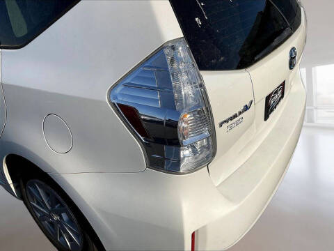 2013 Toyota Prius v Three