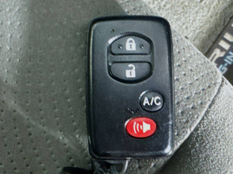 2014 Toyota Prius Plug-in Hybrid Advanced