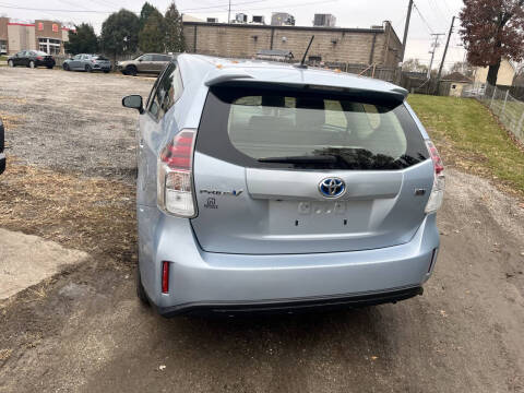 2015 Toyota Prius v Four