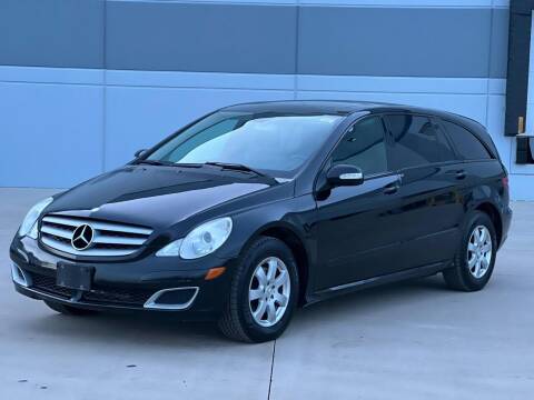 2006 Mercedes-Benz R-Class for sale at Clutch Motors in Lake Bluff IL