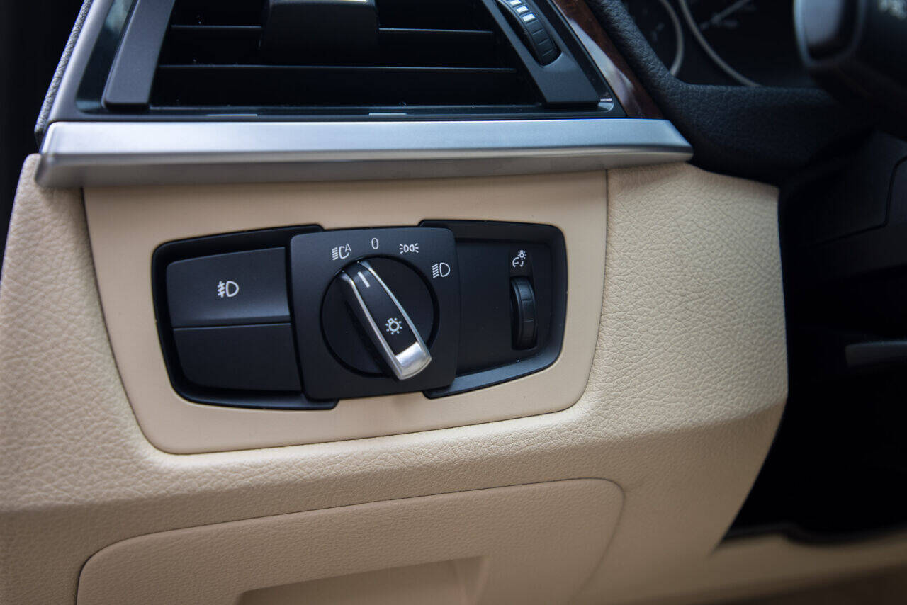 2015 BMW 3 Series 18