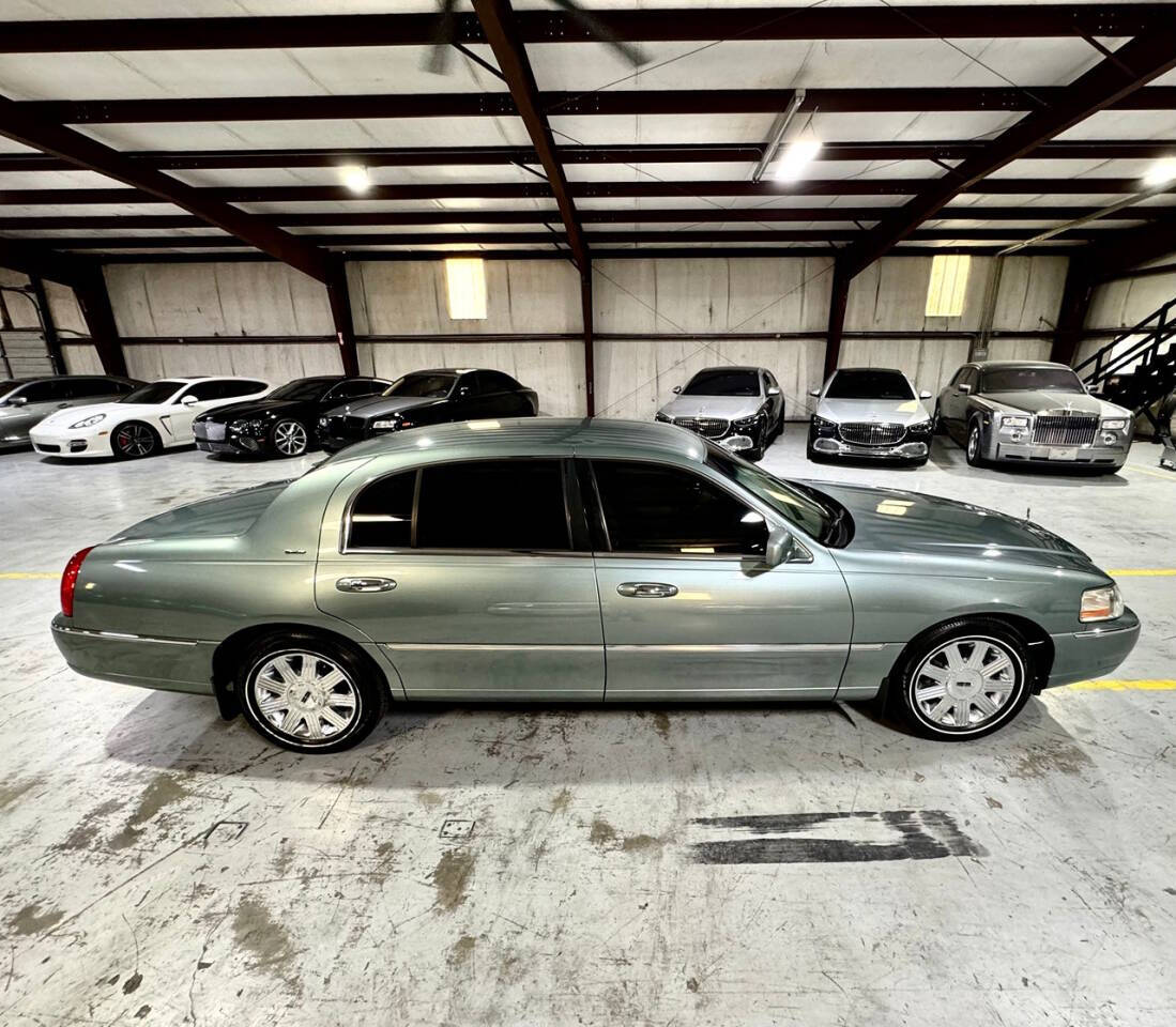 2004 Lincoln Town Car for sale at Carnival Car Company in Victoria, TX