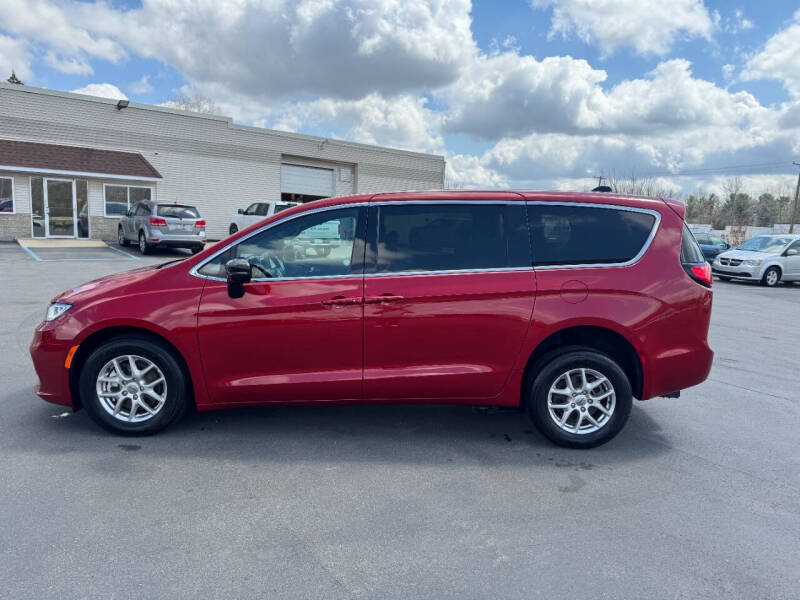 2025 Chrysler Pacifica Select