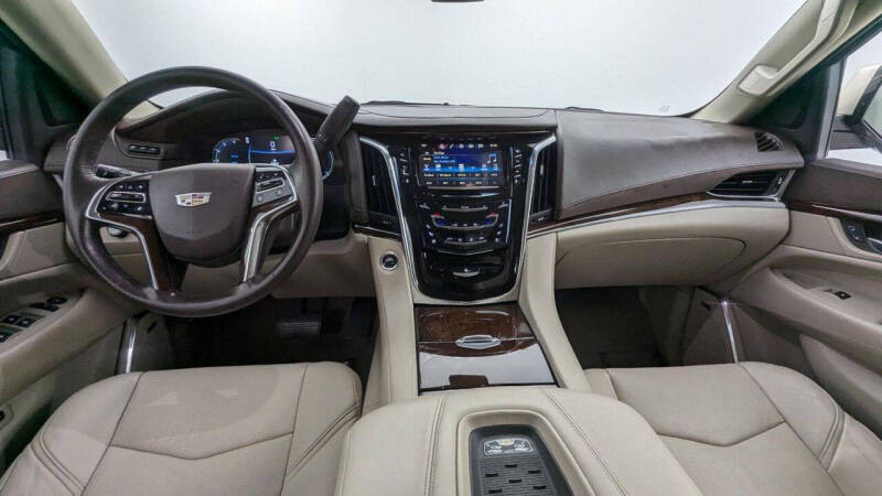 2016 Cadillac Escalade Luxury Collection