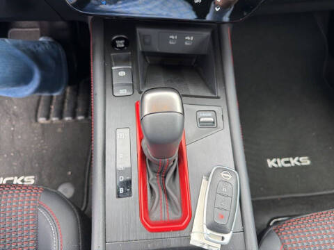 2025 Nissan Kicks SR