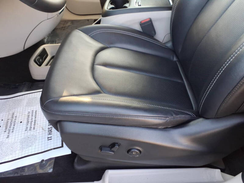 2024 Chrysler Pacifica Touring L