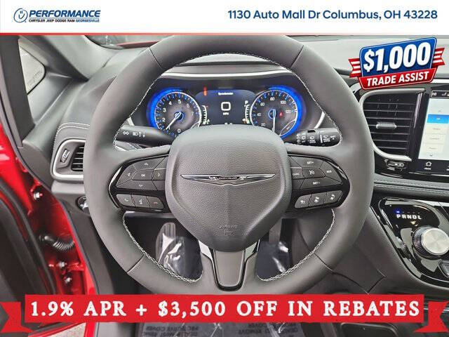 2026 Chrysler Pacifica Select