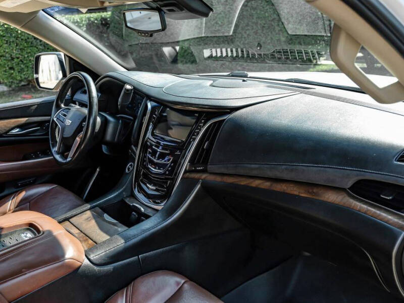 2016 Cadillac Escalade ESV Luxury Collection