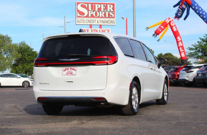 2025 Chrysler Pacifica Select