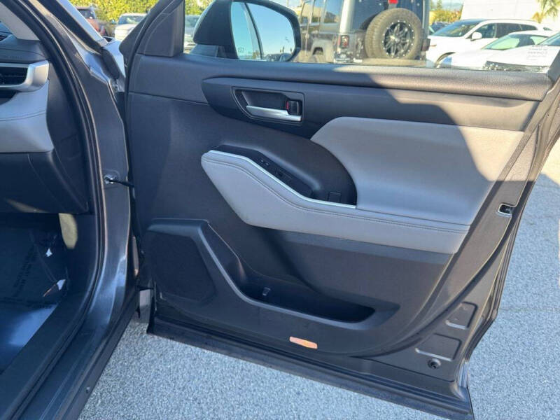 2023 Toyota Highlander Hybrid XLE