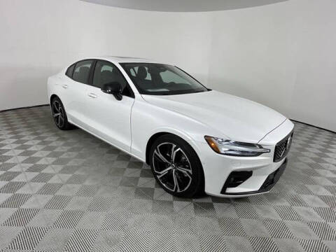 2024 Volvo S60 B5 Plus Dark Theme