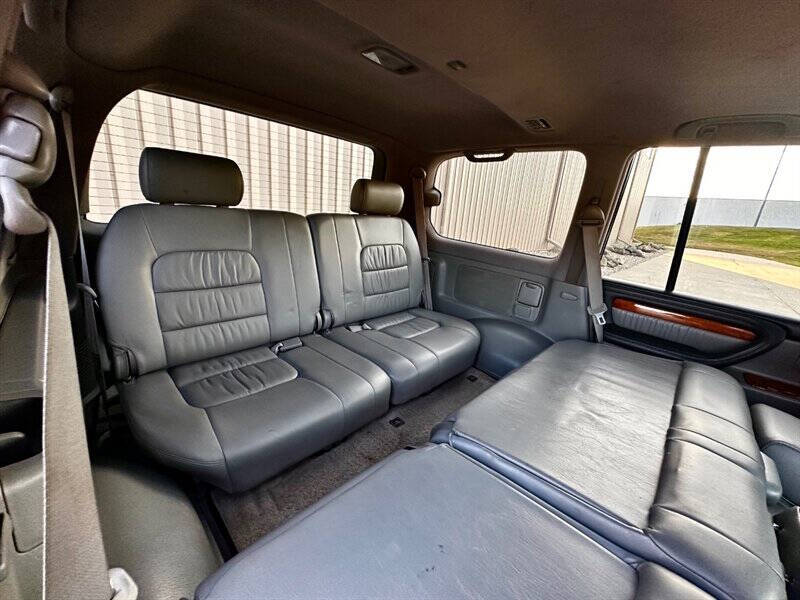 2006 Lexus LX 470 photo 25