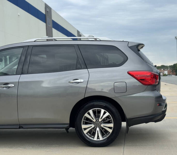 2017 Nissan Pathfinder SL
