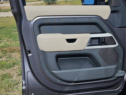 2020 Land Rover Defender 110 SE