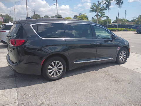 2017 Chrysler Pacifica Touring Plus