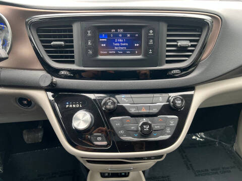 2017 Chrysler Pacifica Touring-L