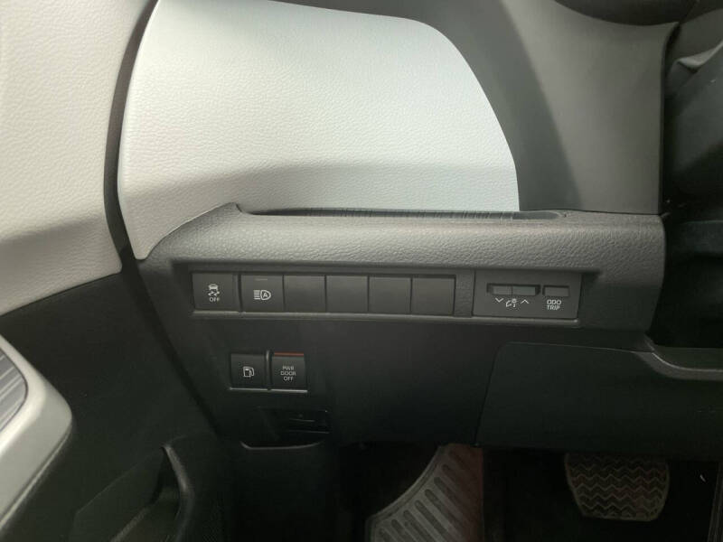 2025 Toyota Sienna LE 8-Passenger