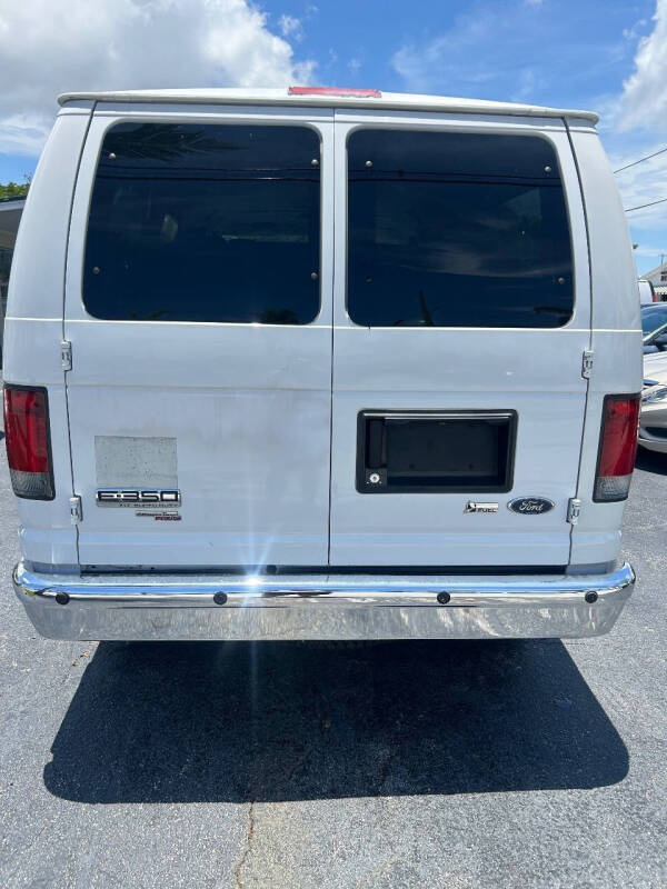 2011 Ford E-Series E-350 SD XLT