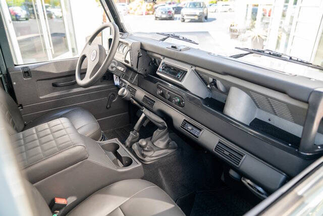 1995 Land Rover Defender 11