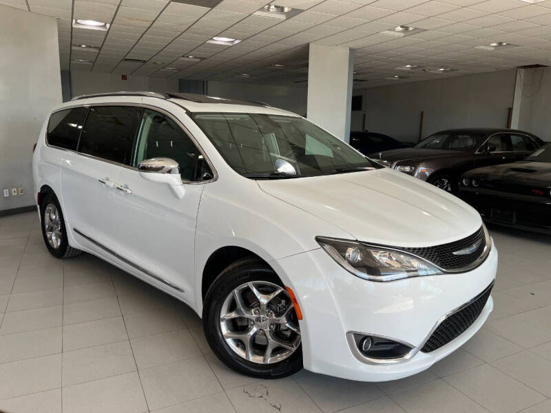 2018 Chrysler Pacifica for sale at Auto Mall of Springfield in Springfield IL