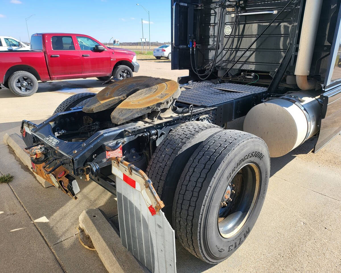 2016 Volvo VNL for sale at LANDMARK AUTO GROUP LLC in Weston, NE