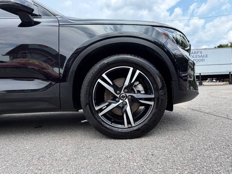 2024 Volvo XC40 B5 Core Dark Theme