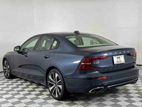 2022 Volvo S60 B5 Momentum