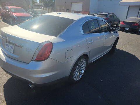 2011 Lincoln MKS