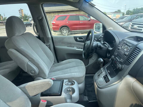 2008 Hyundai Entourage GLS