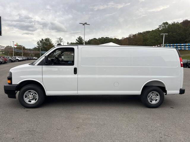 2025 Chevrolet Express 2500