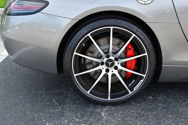 2013 Mercedes-Benz SLS AMG 16