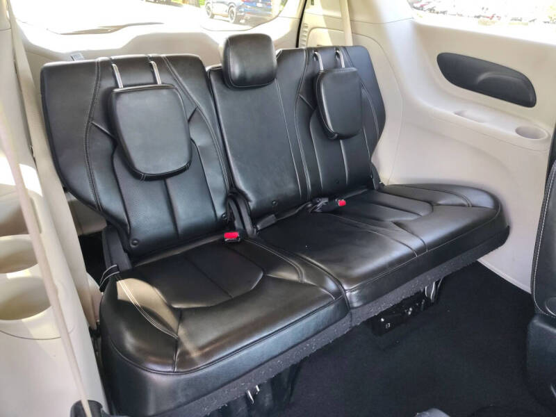 2020 Chrysler Voyager LXi