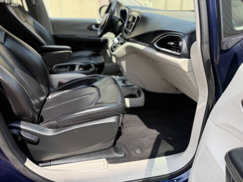 2020 Chrysler Voyager LXi