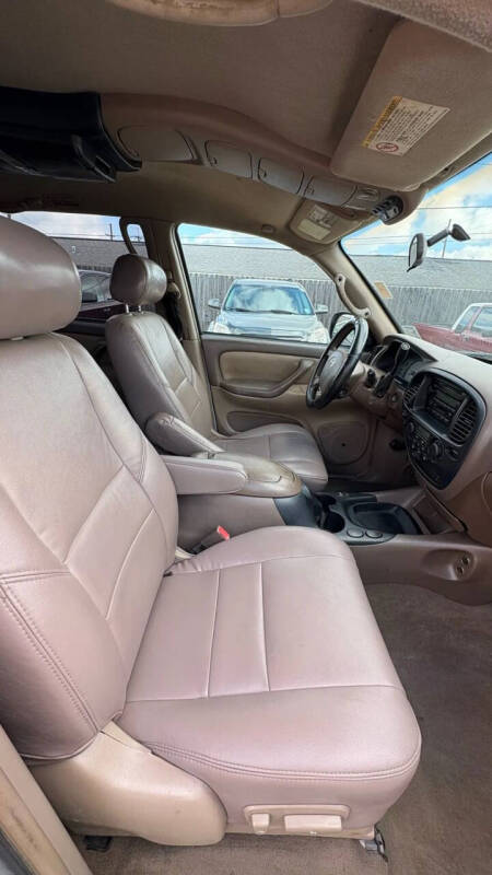 2004 Toyota Sequoia SR5