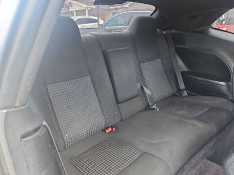 2017 Dodge Challenger SXT