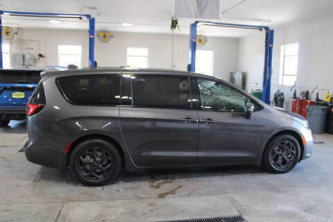 2022 Chrysler Pacifica Hybrid Touring L