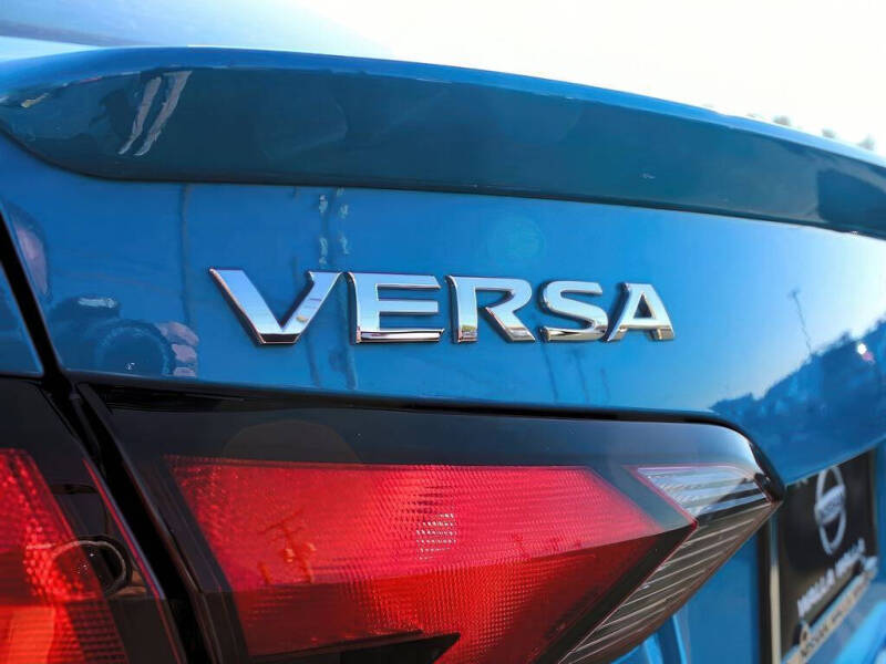 2025 Nissan Versa SR
